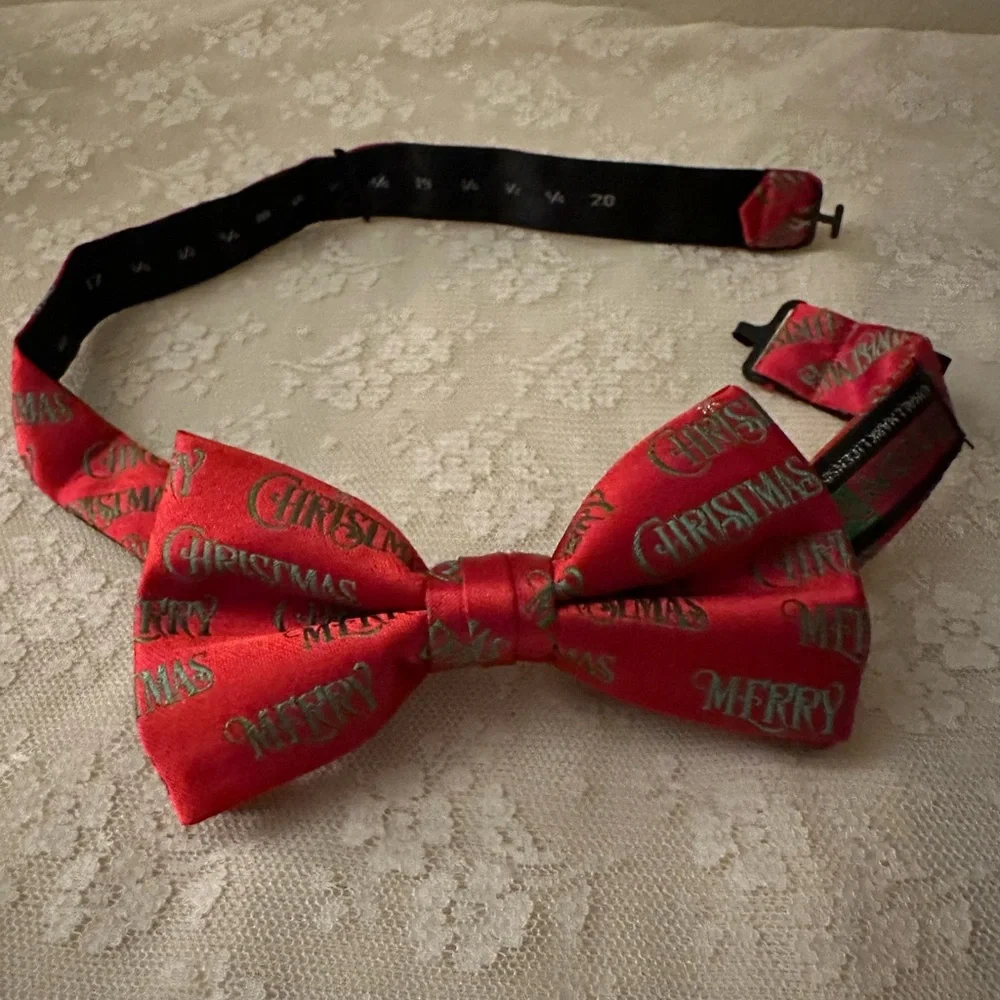 Hallmark Holiday Traditions Christmas Pre-Tied  Bowtie Men/Boys